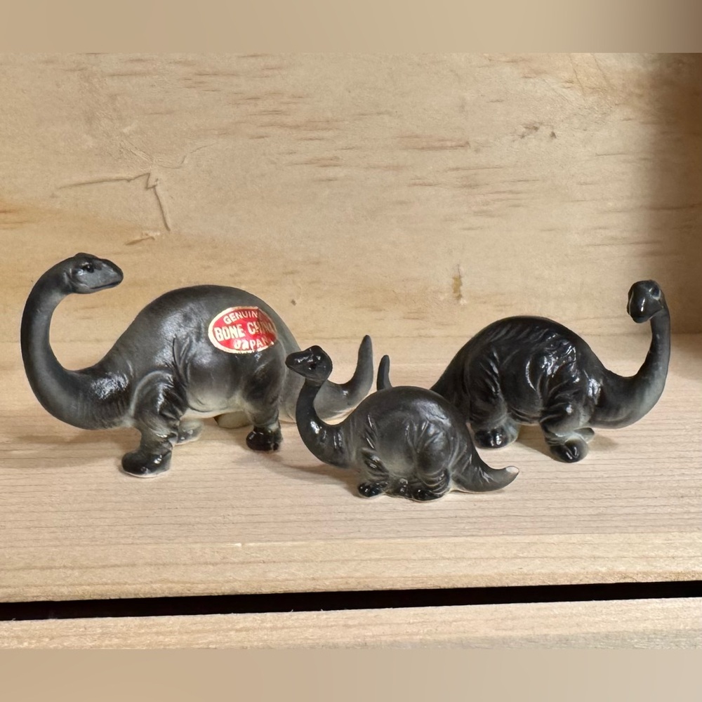 Brontosaurus Dinosaur Figurine Set